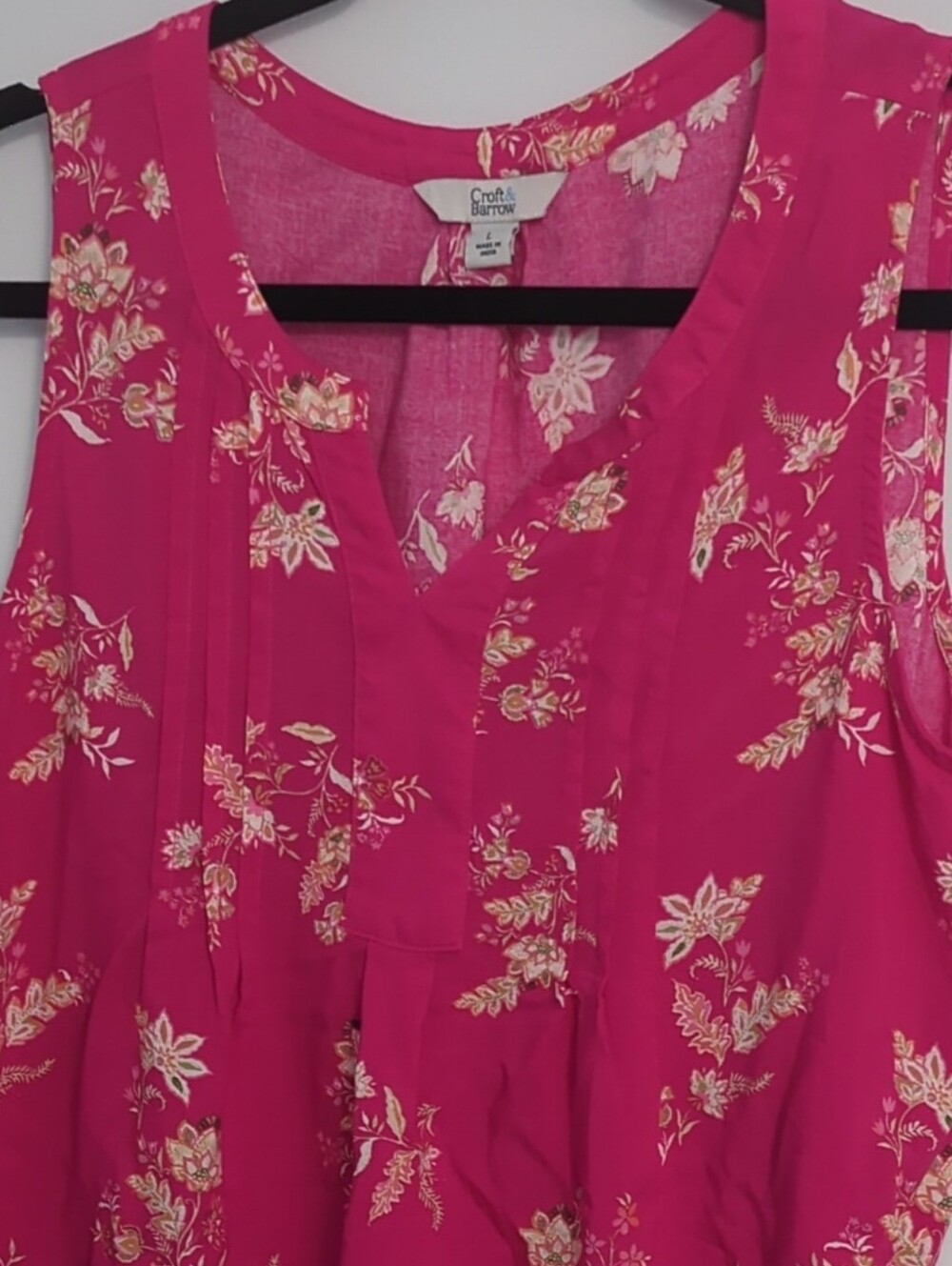Croft & Barrow Sz L Hot Pink Floral V-Neck Sleeveless Top